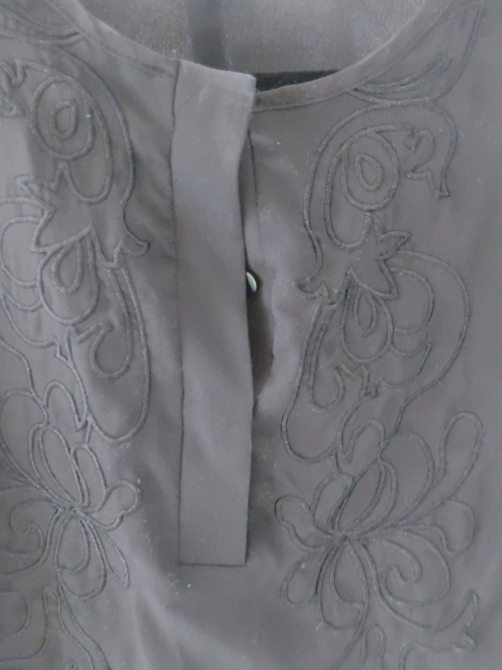 H&M Black Sleeveless Embroidered Shell Top SZ 4 - Picture 4 of 4